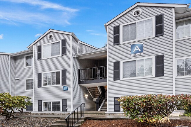 Heron View Apartment Homes in Kenmore, WA - Building Photo - Building Photo