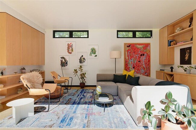 property at 514 W Annie St