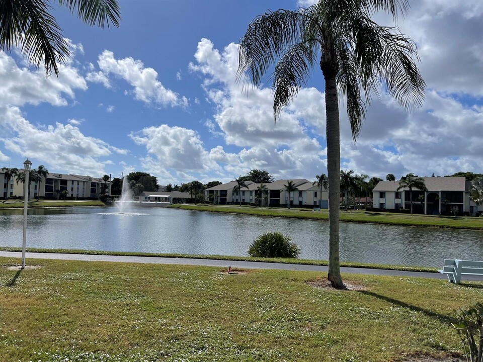 1107 Green Pine Blvd, Unit B1 in West Palm Beach, FL - Foto de edificio