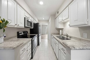 10336 Briar Forest Dr in Houston, TX - Building Photo