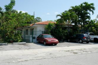 471-481 NE 37th St in Miami, FL - Building Photo - Building Photo