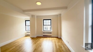 95 Christopher St in New York, NY - Building Photo - Building Photo