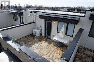 32 Fieldway Rd in Toronto, ON - Building Photo - Building Photo