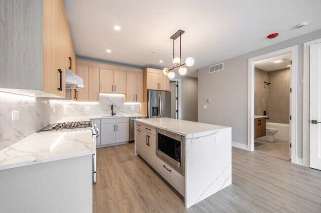 2354 W Polk St, Unit 301