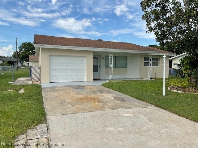 223 Whatley Blvd in Sebring, FL - Building Photo