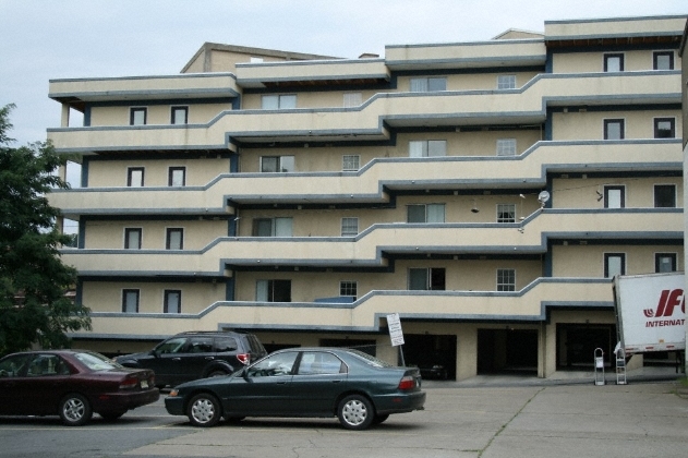 Mountaineer Court in Morgantown, WV - Building Photo