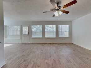 28631 Hidden Lake W in Magnolia, TX - Building Photo - Building Photo