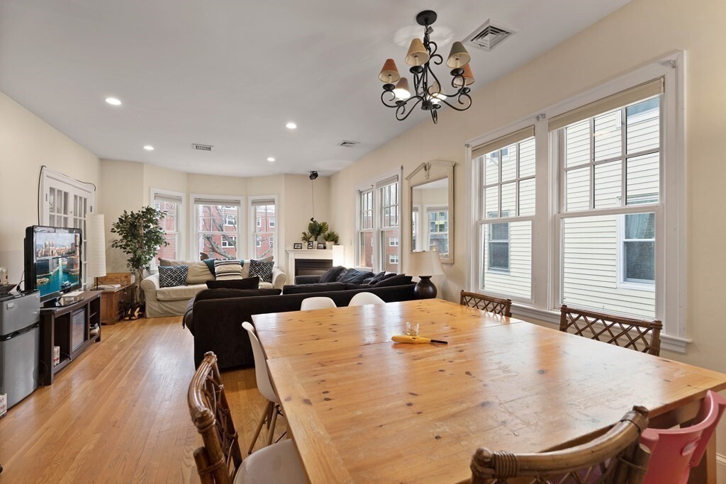 131 Putnam Ave, Unit 131 in Cambridge, MA - Building Photo