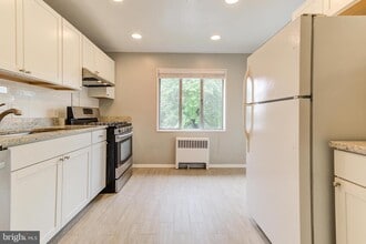 5301 Westbard Cir in Bethesda, MD - Foto de edificio - Building Photo