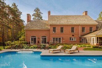 147 Rock City Rd in Old Chatham, NY - Foto de edificio - Building Photo