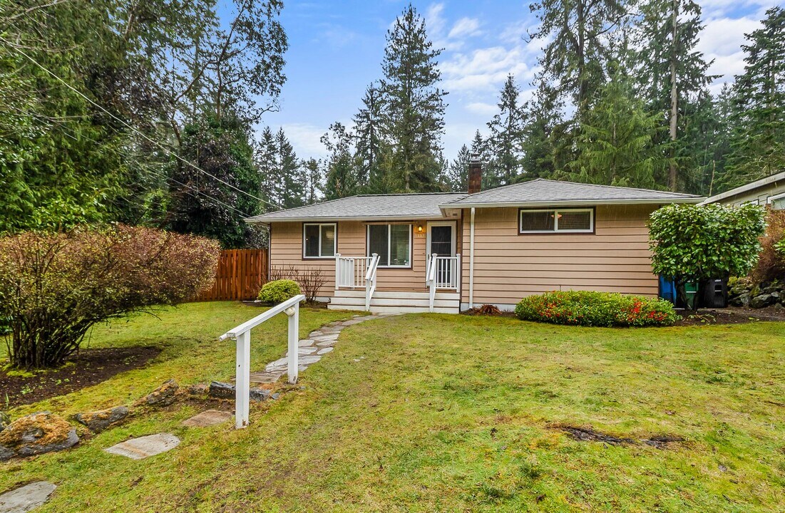 1557 NE 166th St in Shoreline, WA - Building Photo