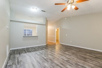 2345 Captain Dr in Deltona, FL - Building Photo - Building Photo