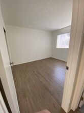 13947 Milbank St, Unit Apt 2 in Los Angeles, CA - Foto de edificio - Building Photo