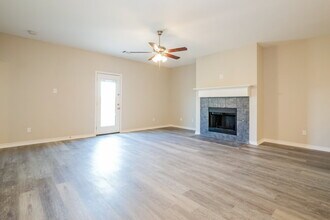 1106 Longhorn Ln in Forney, TX - Foto de edificio - Building Photo