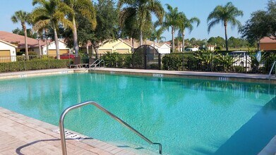 18261 Minorea Ln in Lehigh Acres, FL - Foto de edificio - Building Photo