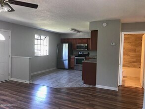 1055 STOCKS St in Atlantic Beach, FL - Building Photo - Building Photo