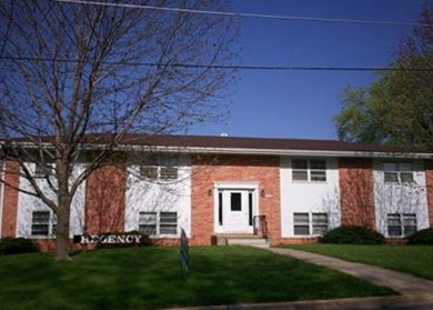 Regency of Newton in Newton, IA - Foto de edificio