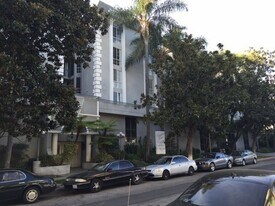 1425 N Sierra Bonita Ave in West Hollywood, CA - Building Photo