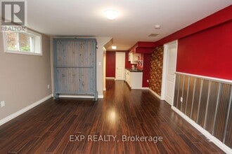 136 Fleming Way in Shelburne, ON - Building Photo - Building Photo