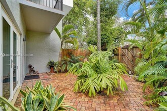 2940 Shipping Ave in Miami, FL - Building Photo - Building Photo