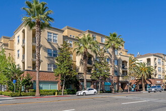 Pinnacle at Fullerton in Fullerton, CA - Foto de edificio - Building Photo