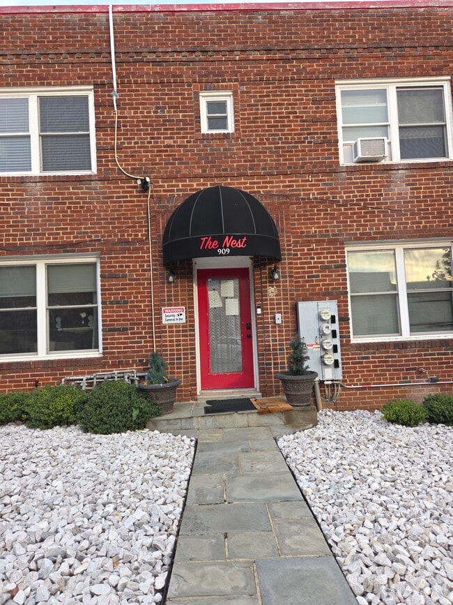 909 19th St NE, Unit Living Near H Street in Washington, DC - Building Photo - Building Photo