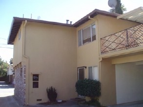 960 Roble Ave in Menlo Park, CA - Building Photo - Building Photo