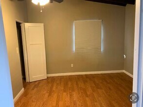 5730 Willowcrest Ave in North Hollywood, CA - Foto de edificio - Building Photo