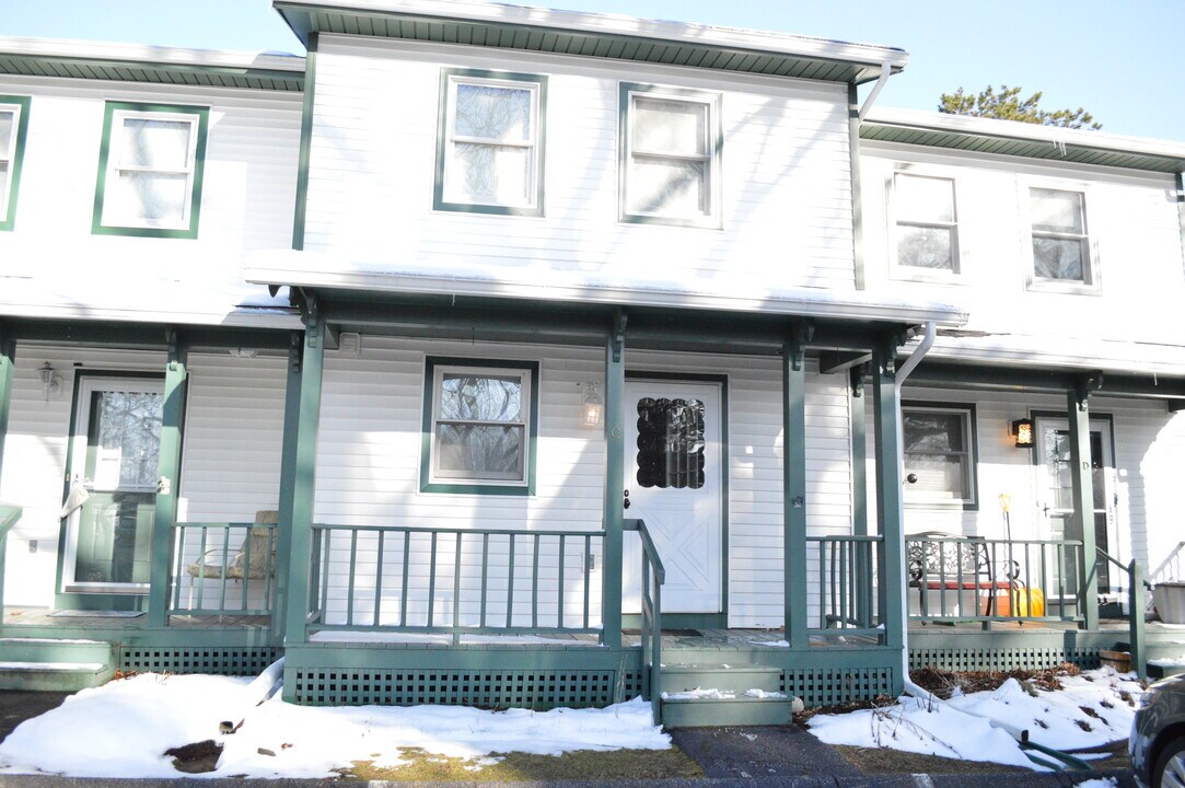 27 Maple St, Unit C in Essex Junction, VT - Foto de edificio