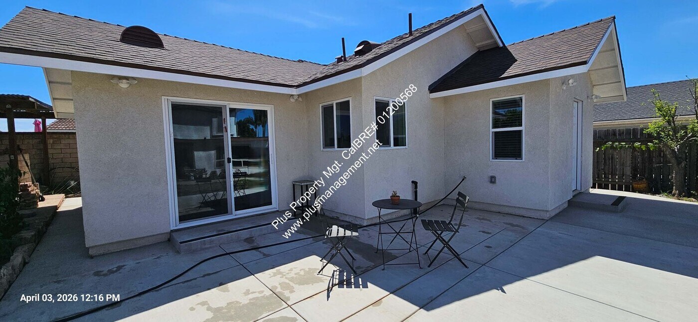 1302 Sapphire Dr in Santa Maria, CA - Building Photo