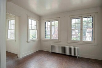 6535 Northumberland St, Unit 1 in Pittsburgh, PA - Building Photo - Building Photo