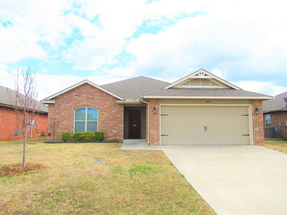 13317 N 133rd E Ave in Collinsville, OK - Building Photo