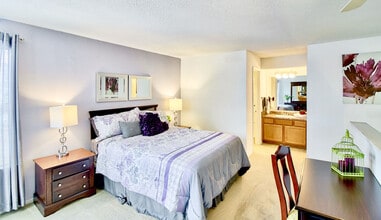 Royal Pointe in Virginia Beach, VA - Building Photo - Building Photo