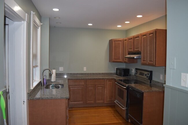 83 Grant St in Waltham, MA - Building Photo - Building Photo