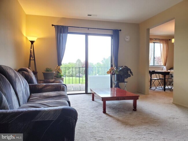 1100 Lisadale Cir in Baltimore, MD - Building Photo - Building Photo