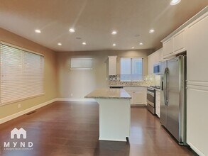 16765 Northwest Vetter Drive in Portland, OR - Foto de edificio - Building Photo