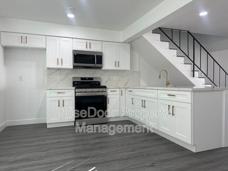 1810 E Adams Ave in Orange, CA - Building Photo
