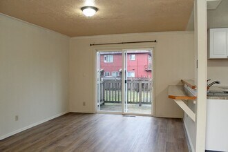 7937-7937 N Fessenden St in Portland, OR - Building Photo - Building Photo