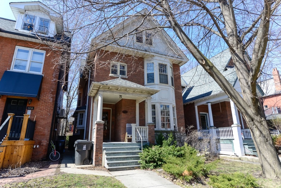 410 Brunswick Ave in Toronto, ON - Building Photo