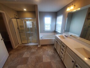 14241 Evergreen Ave N in Hugo, MN - Building Photo - Building Photo