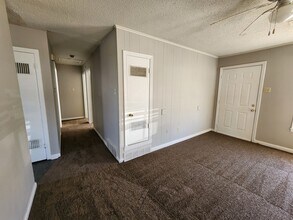 1402 S McAuley Dr in West Memphis, AR - Building Photo - Building Photo