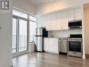3220 Sheppard Ave E in Toronto, ON - Building Photo - Building Photo