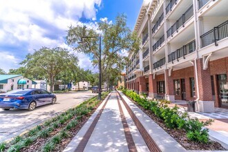 Deland Commons in DeLand, FL - Building Photo - Building Photo