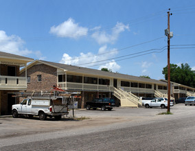 5230 W Montague Ave in North Charleston, SC - Building Photo - Building Photo