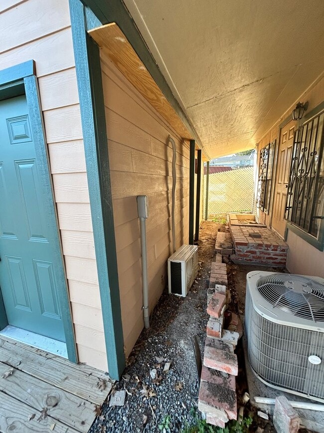 222 Highview Dr in San Antonio, TX - Building Photo - Building Photo