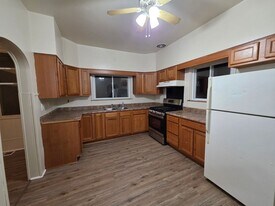 204 Broadway St in Coraopolis, PA - Building Photo