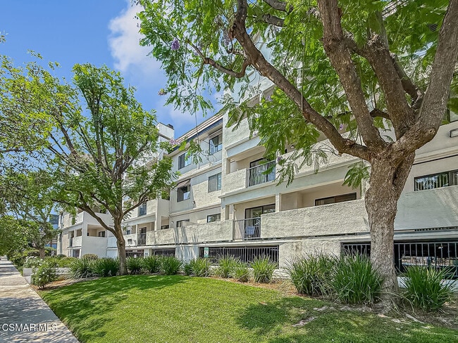 17735 Kinzie St in Los Angeles, CA - Building Photo - Building Photo