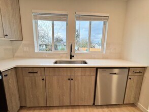 5734 NE 10th Ave-Unit -C in Portland, OR - Building Photo - Building Photo