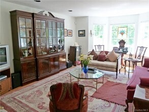 107 Winding Ridge Rd in White Plains, NY - Building Photo - Building Photo