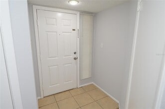 8630 Mallard Reserve Dr in Tampa, FL - Building Photo - Building Photo